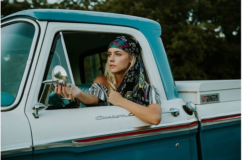 beautiful-car-driver-face