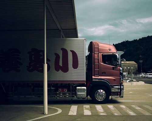 truck-shipping-shipment-transporter