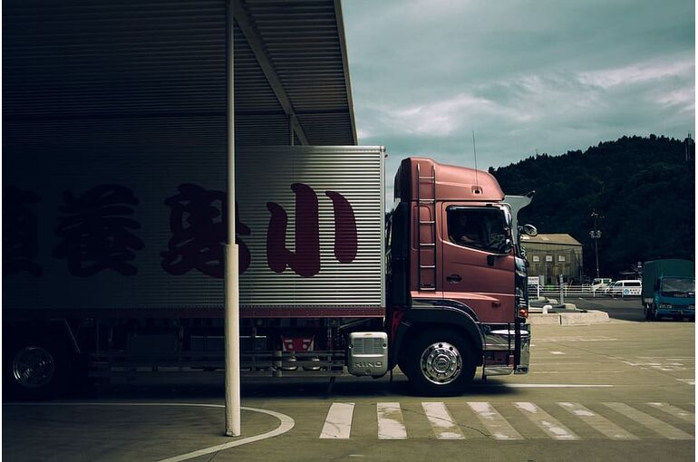 truck-shipping-shipment-transporter