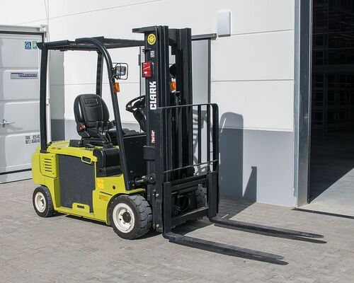 machine-forklift-logistics-transport