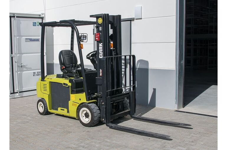 machine-forklift-logistics-transport