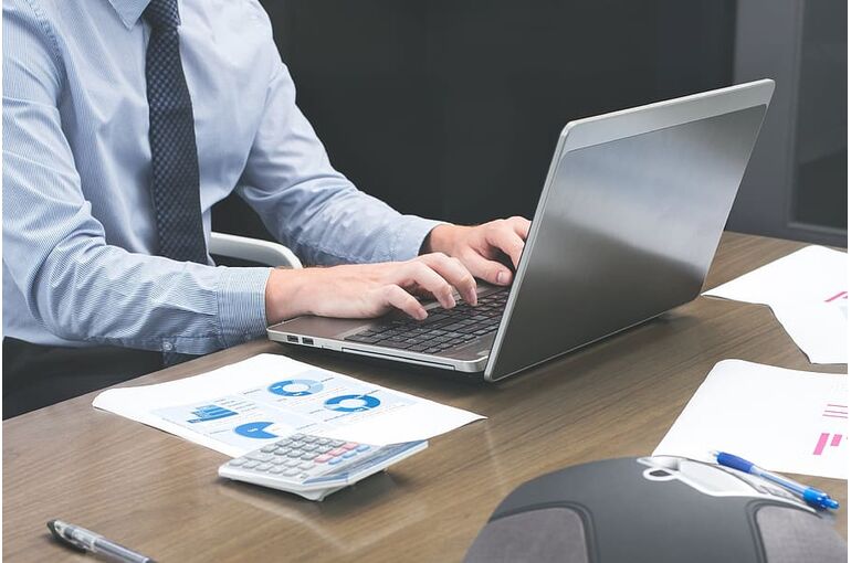 business-laptop-office-computer