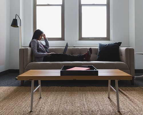 women-business-laptop-office